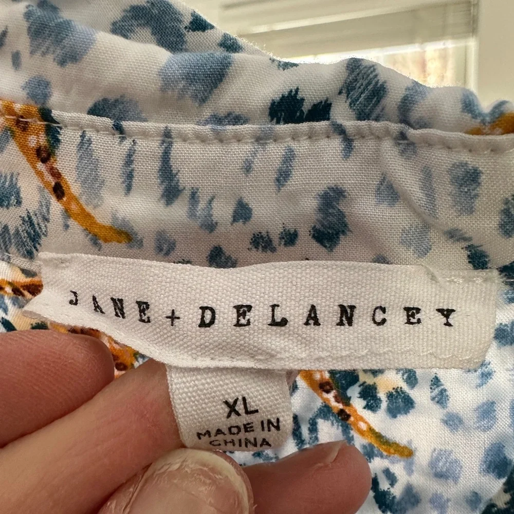 Jane and Delancey Short Sleeve Camp Shirt - White Multi Leopard Print Size XL - Picture 4 of 8